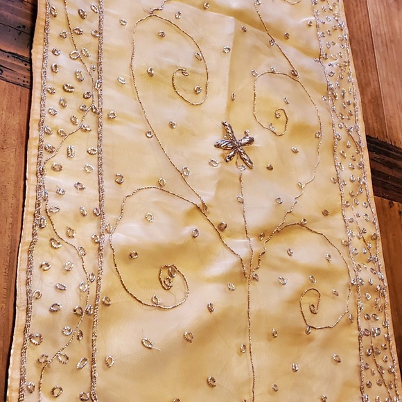 Table runner - Picture 2 of 4